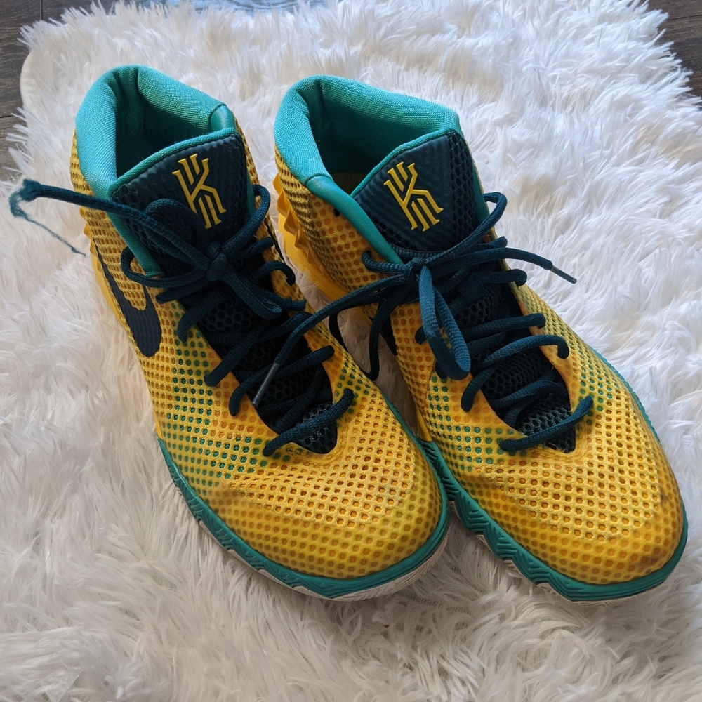Kyrie Irving 1 Letterman Nike sneakers 9.5